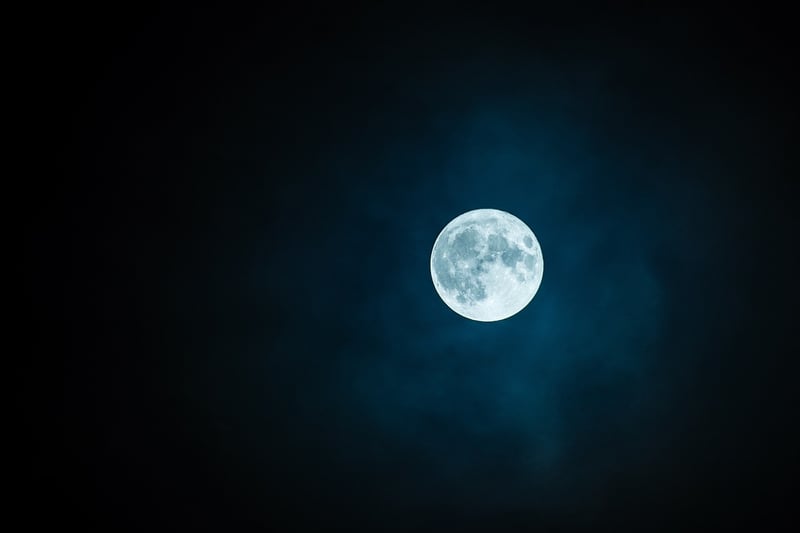 Full Moon Centerpiece